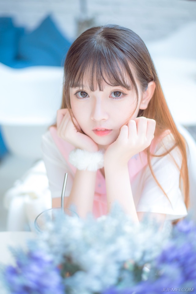 世界上没有谁会对谁真心。也只有骗子才是真心。因为他想真心骗你。